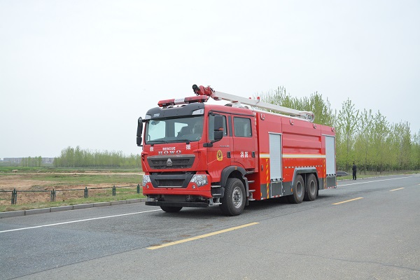 國(guó)六新款---重汽豪沃TX后雙橋舉高噴射消防車！