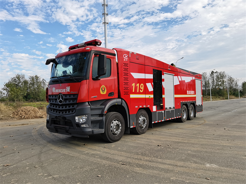 奔馳18噸泡沫消防車(chē)