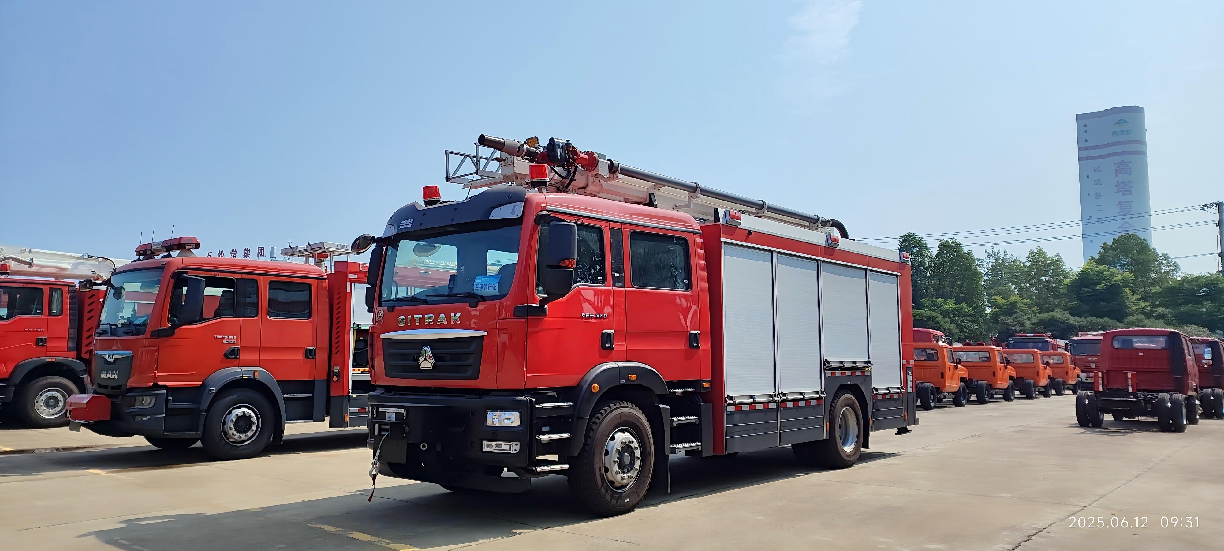 登高壓縮空氣泡沫消防車(chē)“隨州八大精鋼”稱(chēng)開(kāi)創(chuàng)高空滅火